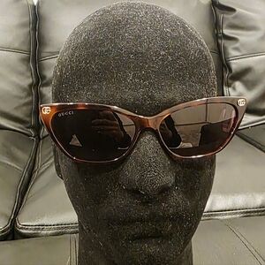 Gucci GG1815S Brown Tortoiseshell Cat Eye Sunglasses with GG Accent. NO CASE